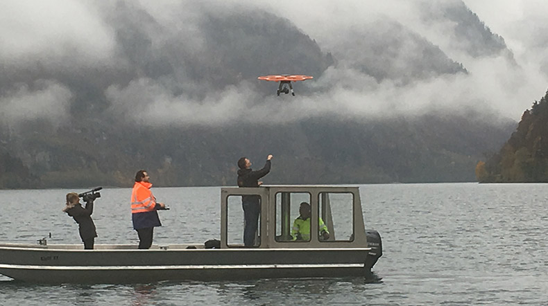 Landung des Aibot X6 auf einem Boot